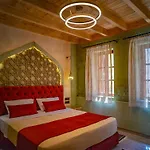 Fabrizio Del Carretto Hotel 5*